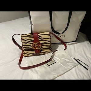 authentic gucci rare crossbody. Arli Tiger Print